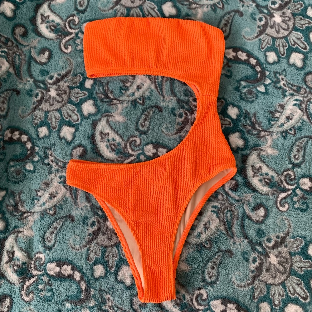 Cotton On One Piece Swimsuit
Size XS